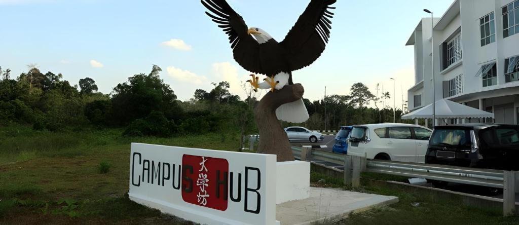 Place2Stay @ Campus Hub Kuching Buitenkant foto